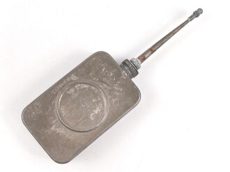 Ölspritzkanne Wehrmacht, gehört u.a. in den Werkzeugkasten für Granatwerferzubehör. Ungebrauchtes Stück