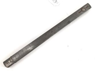 Meterstab aus Metall, ohne Markierungen