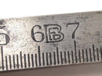 Meterstab aus Metall, ohne Markierungen
