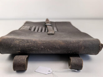 Kartentasche Luftwaffe. Schokoladenbraunes Leder, ungereinigtes Kammerstück einer Fliegerhorstkommandantur, datiert 1938