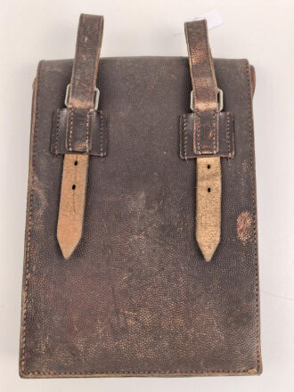 Kartentasche Luftwaffe. Schokoladenbraunes Leder, ungereinigtes Kammerstück einer Fliegerhorstkommandantur, datiert 1938