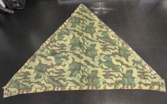 Zeltbahn 31 Wehrmacht. Leicht getragenes Stück mit Reichsbetriebsnummer , Kontrastreiches Stück , datiert 1944