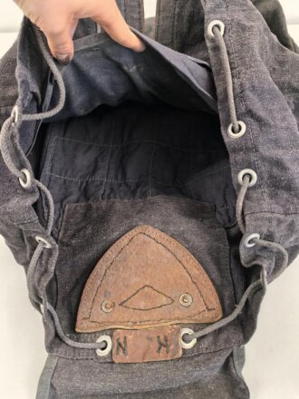 Luftwaffe. Rucksack in Tropenausführung, datiert 1941. Ungereinigtes Stück in gutem Gesamtzustand.