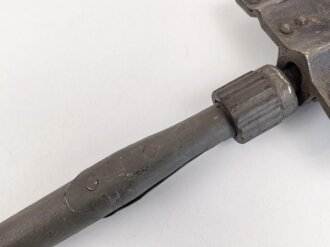 Klappspaten Wehrmacht, überlackiertes Stück,  unleserlicher Hersteller