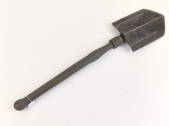 Klappspaten Wehrmacht, überlackiertes Stück,  unleserlicher Hersteller