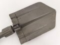 Klappspaten Wehrmacht, überlackiertes Stück,  unleserlicher Hersteller