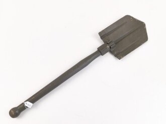 Klappspaten Wehrmacht, überlackiertes Stück,  datiert 1942