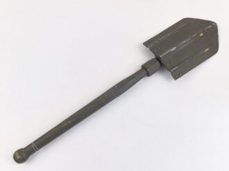 Klappspaten Wehrmacht, überlackiertes Stück,  datiert 1942