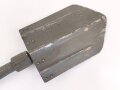 Klappspaten Wehrmacht, überlackiertes Stück,  datiert 1942