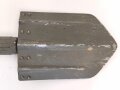 Klappspaten Wehrmacht, überlackiertes Stück,  datiert 1942