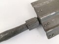 Klappspaten Wehrmacht, überlackiertes Stück,  datiert 1942