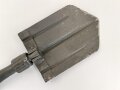 Klappspaten Wehrmacht, überlackiertes Stück,  datiert 1942