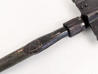 Klappspaten Wehrmacht, überlackiertes Stück,  datiert 1941