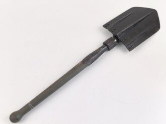 Klappspaten Wehrmacht, überlackiertes Stück,  datiert 1941