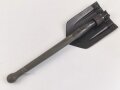 Klappspaten Wehrmacht, überlackiertes Stück,  datiert 1941