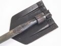 Klappspaten Wehrmacht, überlackiertes Stück,  datiert 1941