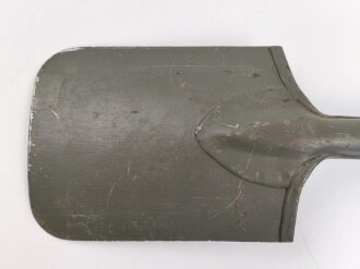 Gerader Spaten Wehrmacht, überlackiertes Stück, datiert 1937