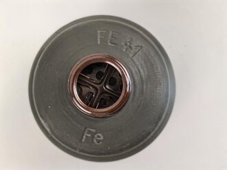 Gasmaskenfilter "Filtereinsatz 41" Wehrmacht . Überlackiertes Stück ?