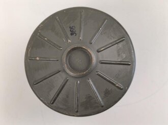 Gasmaskenfilter "Filtereinsatz 41" Wehrmacht . Überlackiertes Stück ?