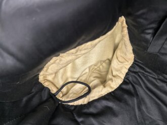 Preußen, Überrock ( Mantel ) des Oberarzt "Dr. Andresen" Eigentumstück in sehr gutem Zustand, dazu seine "Erkennungsmarke" Ein Knopf liegt lose bei.