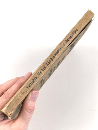 "Der Feldgraue - Leitfaden für den Dienstunterricht des Infanteristen" datiert 1916, 234 Seiten, DIN A5