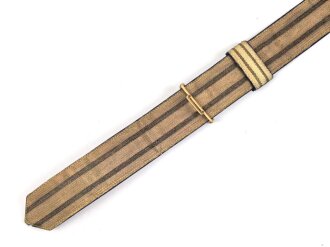 Preußen, Feldbinde für einen Militärarzt. Guter Zustand, das besondere Schloß mit sehr gut erhaltener Vergoldung. Gesamtlänge 112cm