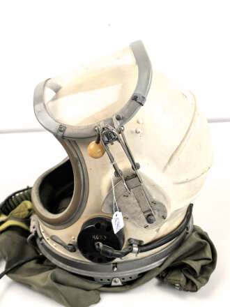Russland, Pilotenhelm GSH-6A aus der Zeit des kalten Krieg. Gebraucht, guter Gesamtzustand, so von MiG  Piloten für große Höhen getragen