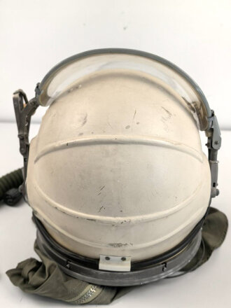Russland, Pilotenhelm GSH-6A aus der Zeit des kalten Krieg. Gebraucht, guter Gesamtzustand, so von MiG  Piloten für große Höhen getragen