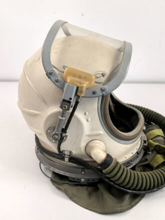 Russland, Pilotenhelm GSH-6A aus der Zeit des kalten Krieg. Gebraucht, guter Gesamtzustand, so von MiG  Piloten für große Höhen getragen