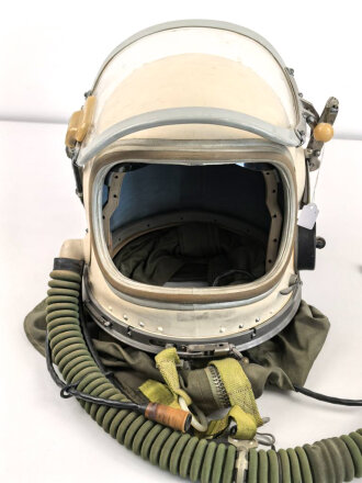 Russland, Pilotenhelm GSH-6A aus der Zeit des kalten Krieg. Gebraucht, guter Gesamtzustand, so von MiG  Piloten für große Höhen getragen
