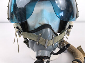 Russland, Pilotenhelm ZSH-5 aus den 1970iger Jahren. Erste Ausführung mit blauem Visier. Guter Gesamtzustand,