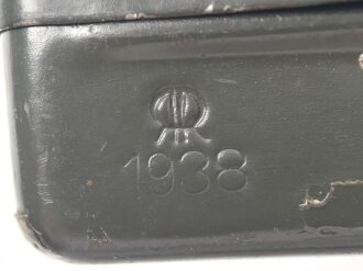Transportkasten aus Blech für " 15 Brennzünder 25 " der Wehrmacht, datiert 1938 , die Papieretiketten fehlen