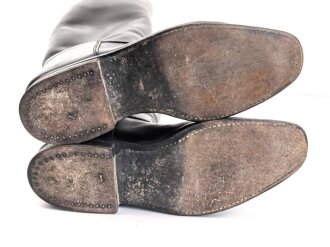 Paar Reitstiefel für Offiziere der Wehrmacht. Leicht getragenes Paar in gutem Gesamtzustand, Sohlenlänge 27cm, mit Stiefelspannern