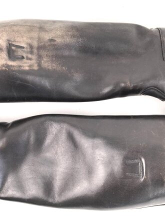 Paar Reitstiefel für Offiziere der Wehrmacht. Leicht getragenes Paar in gutem Gesamtzustand, Sohlenlänge 27cm, mit Stiefelspannern