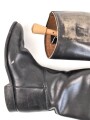 Paar Reitstiefel für Offiziere der Wehrmacht. Leicht getragenes Paar in gutem Gesamtzustand, Sohlenlänge 27cm, mit Stiefelspannern