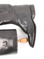 Paar Reitstiefel für Offiziere der Wehrmacht. Leicht getragenes Paar in gutem Gesamtzustand, Sohlenlänge 27cm, mit Stiefelspannern