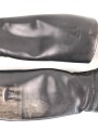 Paar Reitstiefel für Offiziere der Wehrmacht. Leicht getragenes Paar in gutem Gesamtzustand, Sohlenlänge 27cm, mit Stiefelspannern
