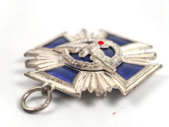 NSDAP Dienstauszeichnung in silber. Massive, dreiteilige Ausführung in sehr gutem Zustand, Band beiliegend