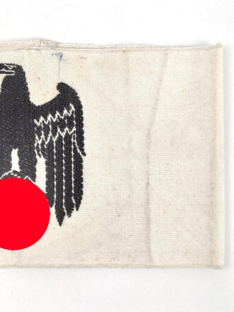Armbinde für Zivilangestellte der Wehrmacht, dazu ein Foto