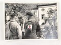 Armbinde für Zivilangestellte der Wehrmacht, dazu ein Foto