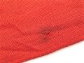 Armbinde für Angehörige der Hitler Jugend. getragenes Stück, das Hakenkreuz gewebt. Leicht angeschmutzt, sonst gut. RZM Etikett