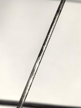 Kaiserreich, Infanterie Offiziers Degen alter Art. Beidseitige Klingenätzung, Hersteller WK & C. Lederscheide leicht geschrumpft.