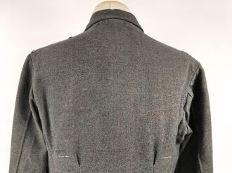 Heer, Feldbluse für Mannschaften Modell 1943. Stark getragenes Stück, die Kragenspiegel original vernäht