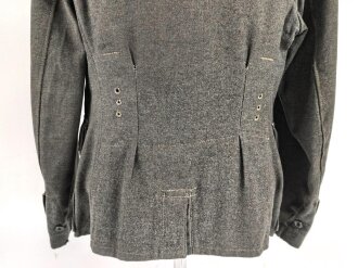 Heer, Feldbluse für Mannschaften Modell 1943. Stark getragenes Stück, die Kragenspiegel original vernäht