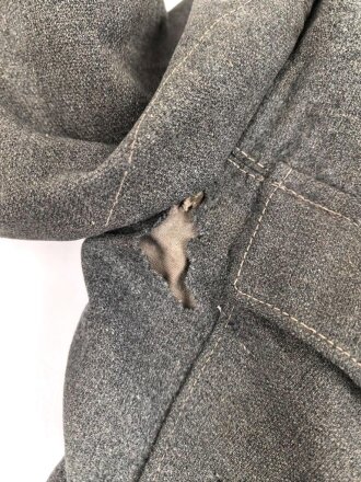 Heer, Feldbluse für Mannschaften Modell 1943. Stark getragenes Stück, die Kragenspiegel original vernäht