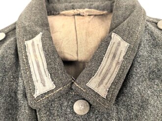 Heer, Feldbluse für Mannschaften Modell 1943. Stark getragenes Stück, die Kragenspiegel original vernäht