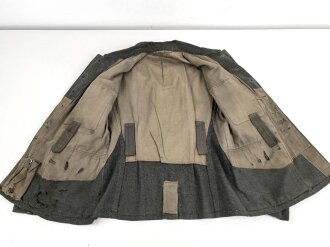 Heer, Feldbluse für Mannschaften Modell 1943. Stark getragenes Stück, die Kragenspiegel original vernäht