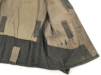 Heer, Feldbluse für Mannschaften Modell 1943. Stark getragenes Stück, die Kragenspiegel original vernäht