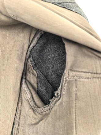 Heer, Feldbluse für Mannschaften Modell 1943. Stark getragenes Stück, die Kragenspiegel original vernäht