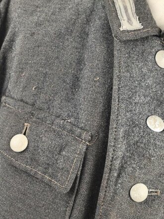 Heer, Feldbluse für Mannschaften Modell 1943. Stark getragenes Stück, die Kragenspiegel original vernäht